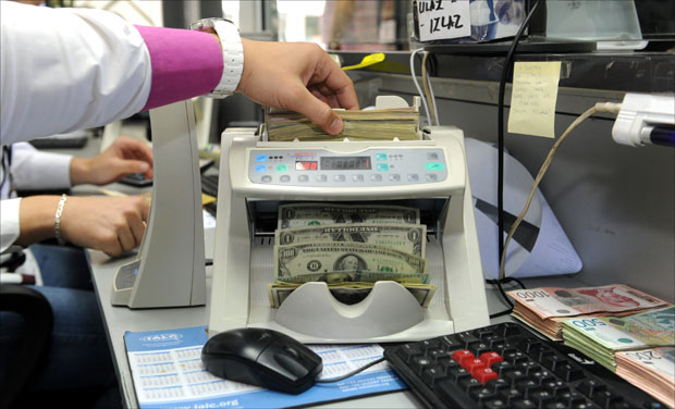 Дугове враћали лажним новцем